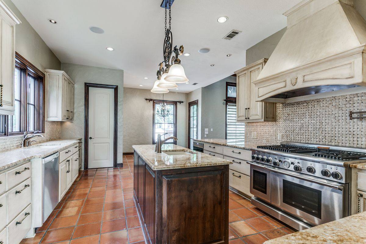 103 Bristol Green San Antonio TX 78209