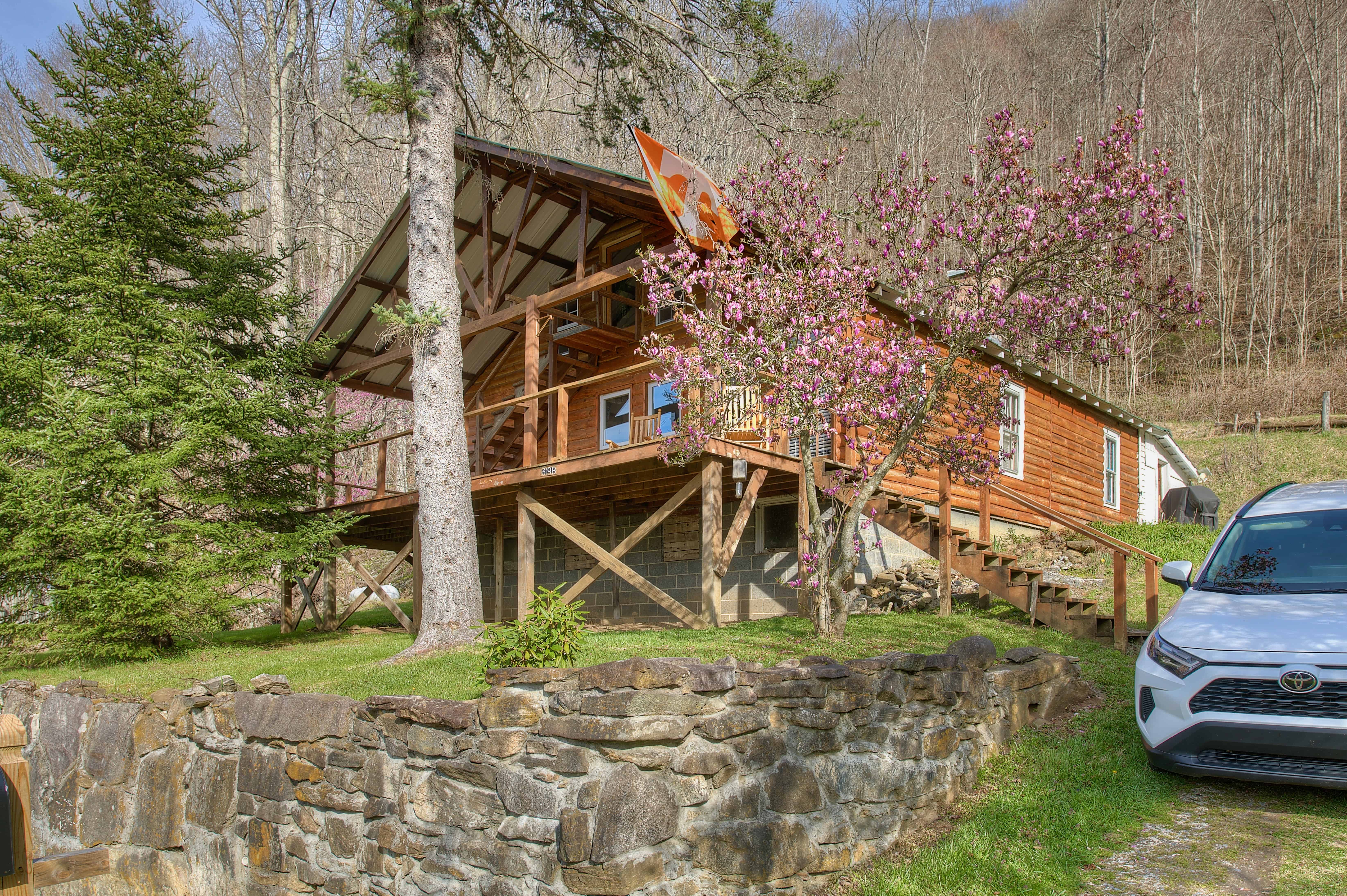 3198 Nc 261 Highway Bakersville NC 28705